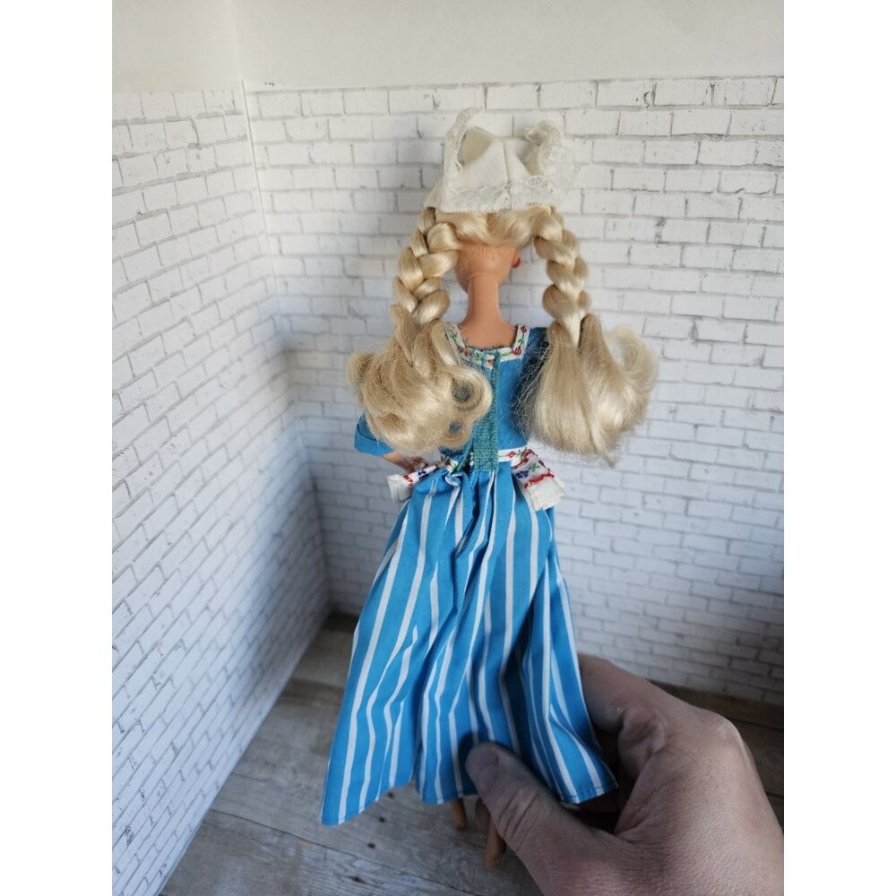 1993 Mattel Dolls of the World Dutch Barbie Blonde Braids Blue Dress Vintage - Picture 4 of 7